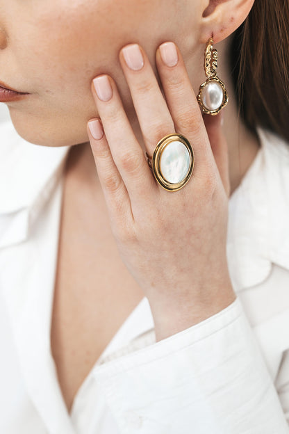 Boucle médaillon nacré - By Sianaa