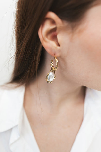 Boucle médaillon nacré - By Sianaa